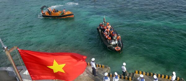 Đoàn công tác từ đất liền ra thăm cán bộ, chiến sỹ đảo Đá Lát.  - Sputnik Việt Nam