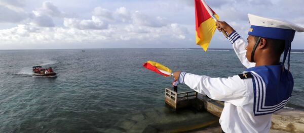 Hướng dẫn cho tàu thuyền vào đảo Đá Đông.  - Sputnik Việt Nam