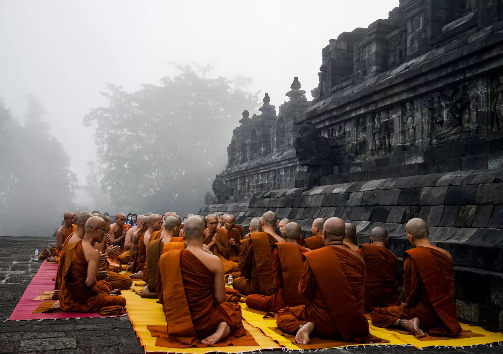 Các nhà sư Phật giáo cầu kinh nhân ngày sinh của Đức Phật tại chùa Borobudur, Indonesia Các nhà sư Phật giáo cầu kinh nhân ngày sinh của Đức Phật tại chùa Borobudur, Indonesia - Sputnik Việt Nam, 1920, 22.07.2024