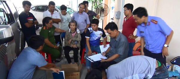 Lực lượng chức năng tiến hành điều tra, khám xét vụ án.  - Sputnik Việt Nam