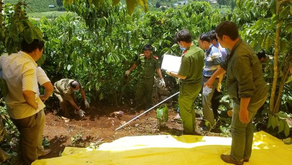 Cơ quan chức năng tiến hành khám nghiệm hiện trường vụ án mạng kinh hoàng 3 bà cháu bị sát hại - Sputnik Việt Nam