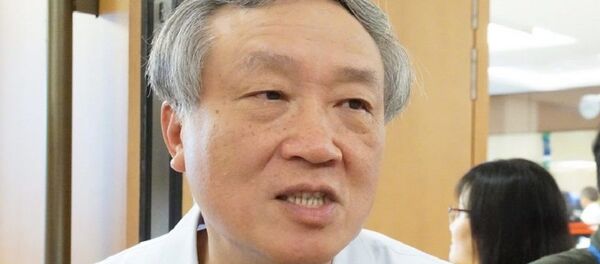 Ông Nguyễn Hòa Bình - Chánh án TAND Tối cao - chia sẻ với báo chí bên hành lang Quốc hội ngày 27.5 - Sputnik Việt Nam