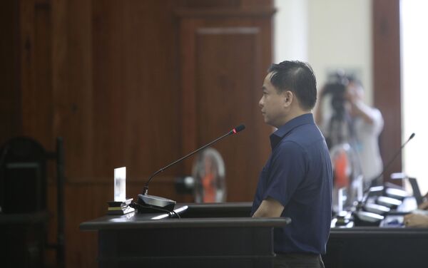 Xét xử Vũ Nhôm, Trần Phương Bình: Gây thất thoát mấy chục tỉ mà nộp 500 triệu thì ăn thua gì! - Sputnik Việt Nam
