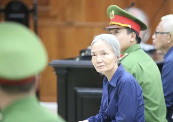 Xét xử Vũ Nhôm, Trần Phương Bình: Gây thất thoát mấy chục tỉ mà nộp 500 triệu thì ăn thua gì! - Sputnik Việt Nam