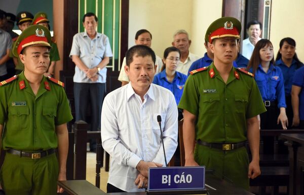 Lê Quốc Bình qua Campuchia mua vũ khí chuẩn bị khủng bố chống nhà nước Việt Nam: Phạt 6 năm tù - Sputnik Việt Nam