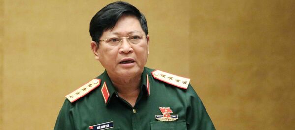 Bộ trưởng Bộ Quốc phòng Ngô Xuân Lịch, thừa ủy quyền của Thủ tướng Chính phủ trình bày Tờ trình về dự án Luật Lực lượng dự bị động viên.  - Sputnik Việt Nam