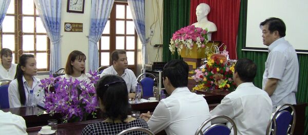 Ông Hoàng Tiến Đức (người đứng phát biểu) - Sputnik Việt Nam