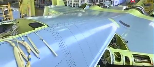 Ghi lại video về việc lắp ráp chiếc Su-57 đầu tiên được sản xuất hàng loạt  - Sputnik Việt Nam