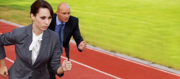 Phụ nữ và đàn ông cạnh tranh - Sputnik Việt Nam