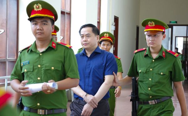 Hôm nay tuyên án Vũ nhôm, Trần Phương Bình và đồng phạm tại Ngân hàng Đông Á Hôm nay tuyên án Vũ nhôm, Trần Phương Bình và đồng phạm tại Ngân hàng Đông Á - Sputnik Việt Nam