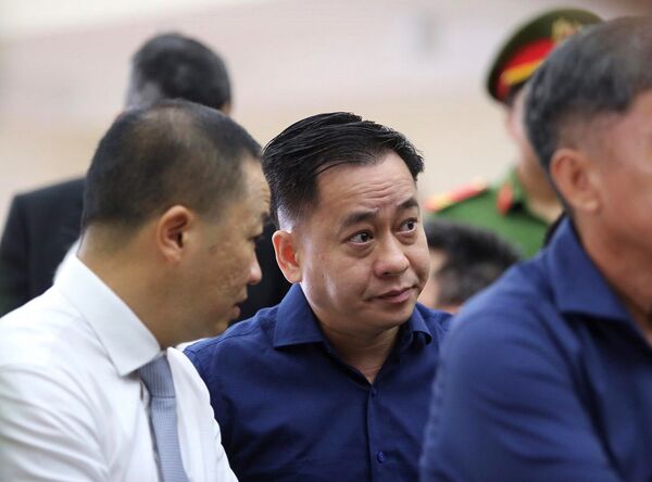 Phan Văn Anh Vũ bị Trần Phương Bình lừa dối Phan Văn Anh Vũ bị Trần Phương Bình lừa dối - Sputnik Việt Nam