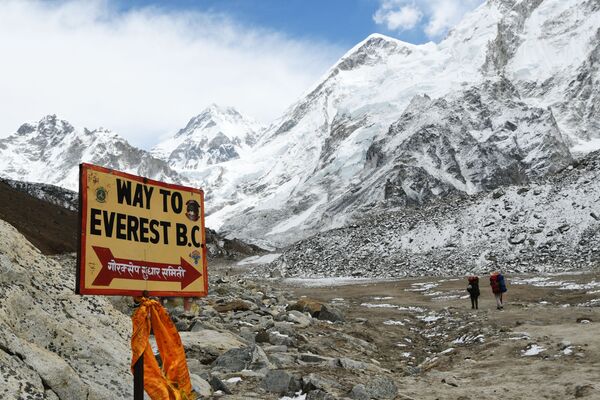 Trong chuyến đi bộ đến trại dừng chân chính ở Everest  - Sputnik Việt Nam