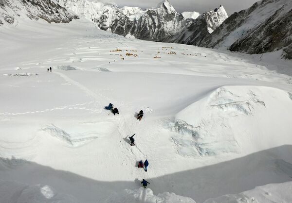 Những người leo núi ở trại Everest thứ hai - Sputnik Việt Nam