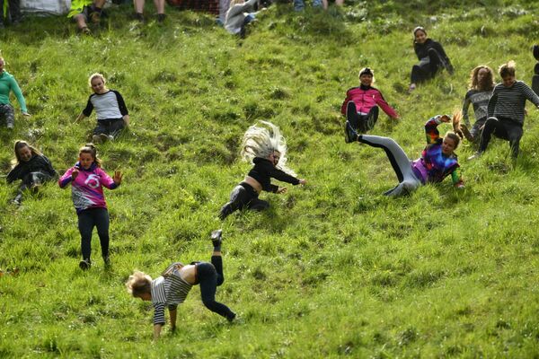 Cuộc đua phô mai Cooper's Hill ở Brockworth, Gloucestershire, Anh - Sputnik Việt Nam