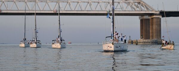 Du thuyền tham gia cuộc đua thuyền buồm, diễn ra ở eo biển Kerch - Sputnik Việt Nam