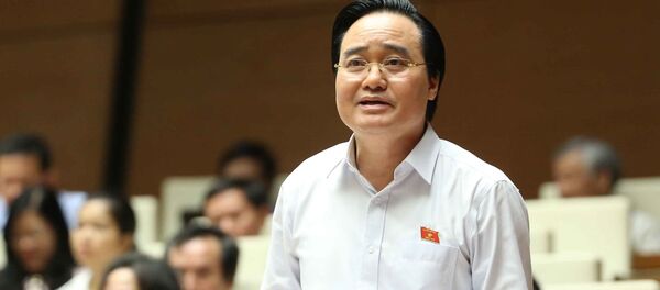 Bộ trưởng Bộ Giáo dục và Đào tạo Phùng Xuân Nhạ, Đại biểu Quốc hội tỉnh Bình Định phát biểu giải trình, làm rõ một số vấn đề đại biểu Quốc hội nêu. - Sputnik Việt Nam