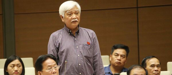 Đại biểu Quốc hội tỉnh Đồng Nai Dương Trung Quốc phát biểu ý kiến. Đại biểu Quốc hội tỉnh Đồng Nai Dương Trung Quốc phát biểu ý kiến. - Sputnik Việt Nam