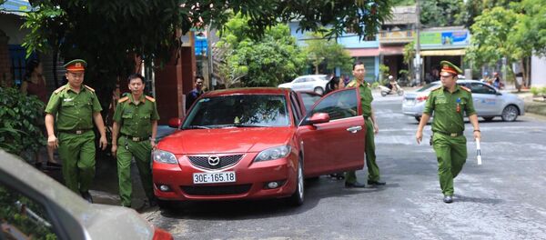 Lực lượng chức năng khám nhà ông Vũ Trọng Lương - Sputnik Việt Nam