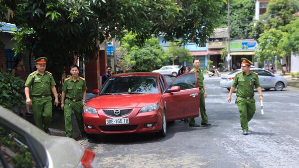 Lực lượng chức năng khám nhà ông Vũ Trọng Lương - Sputnik Việt Nam