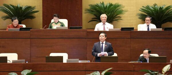 Bộ trưởng Bộ Giao thông vận tải Nguyễn Văn Thể trả lời chất vấn của đại biểu Quốc hội.  - Sputnik Việt Nam