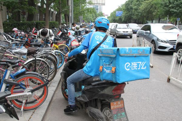 Giao đồ ăn khiến chất thải nhựa tràn ngập? - Sputnik Việt Nam