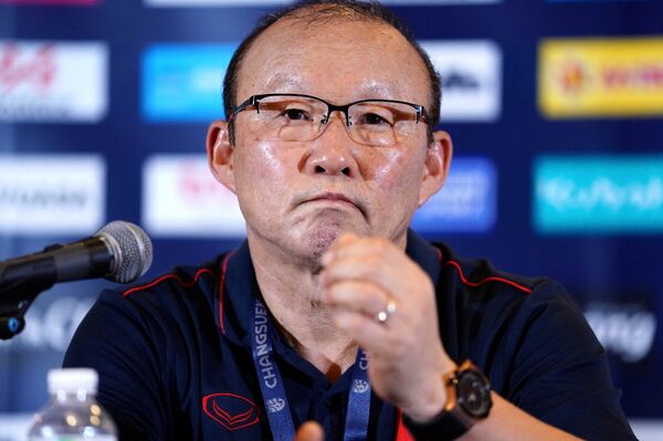 Vì sao VFF chưa thể gia hạn hợp đồng với HLV Park Hang-seo? - Sputnik Việt Nam