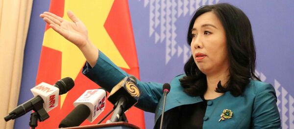 Người Phát ngôn Bộ Ngoại giao Lê Thị Thu Hằng chủ trì họp báo.  - Sputnik Việt Nam