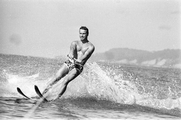 Trò trượt nước, Adler, năm 1971 Trò trượt nước, Adler, năm 1971 - Sputnik Việt Nam