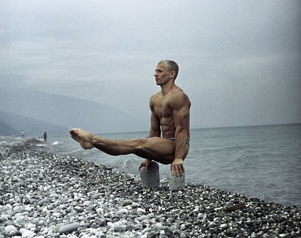 Vận động viên Huy chương bạc (1965) và Huy chương đồng (1966) Cúp điền kinh Liên Xô Sergei Diomidov, năm 1968 Vận động viên Huy chương bạc (1965) và Huy chương đồng (1966) Cúp điền kinh Liên Xô Sergei Diomidov, năm 1968 - Sputnik Việt Nam