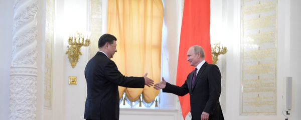 Chủ tịch Trung Quốc Tập Cận Bình và Tổng thống Nga Vladimir Putin tại lễ đón tiếp  chính thức trong Điện Kremlin - Sputnik Việt Nam