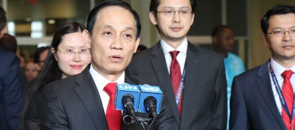 Thứ trưởng Bộ Ngoại giao Lê Hoài Trung trả lời phỏng vấn báo chí quốc tế.  - Sputnik Việt Nam