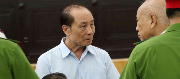 Bị cáo Phan Hữu Tuấn (sinh ngày 03/4/1955, cựu Trung tướng, Phó Tổng cục trưởng Tổng cục V, Bộ Công an) tại tòa. Bị cáo Phan Hữu Tuấn (sinh ngày 03/4/1955, cựu Trung tướng, Phó Tổng cục trưởng Tổng cục V, Bộ Công an) tại tòa. - Sputnik Việt Nam