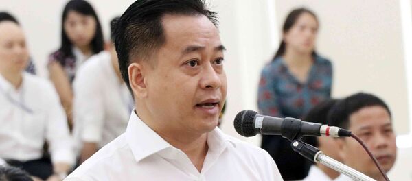 Bị cáo Phan Văn Anh Vũ (sinh ngày 02/11/1975, cựu Chủ tịch HĐQT Công ty Xây dựng Bắc Nam 79; cựu Chủ tịch HĐQT Công ty Nova Bắc Nam 79; cựu Thượng tá, Phó trưởng phòng Tổng cục V, Bộ Công an) trả lời các câu hỏi của Hội đồng xét xử. Bị cáo Phan Văn Anh Vũ (sinh ngày 02/11/1975, cựu Chủ tịch HĐQT Công ty Xây dựng Bắc Nam 79; cựu Chủ tịch HĐQT Công ty Nova Bắc Nam 79; cựu Thượng tá, Phó trưởng phòng Tổng cục V, Bộ Công an) trả lời các câu hỏi của Hội đồng xét xử. - Sputnik Việt Nam