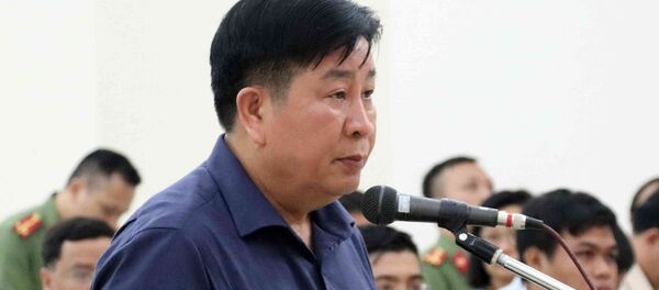 Bị cáo Bùi Văn Thành (sinh ngày 08/8/1959, cựu Trung tướng, Thứ trưởng Bộ Công an) trả lời các câu hỏi của Hội đồng xét xử. - Sputnik Việt Nam