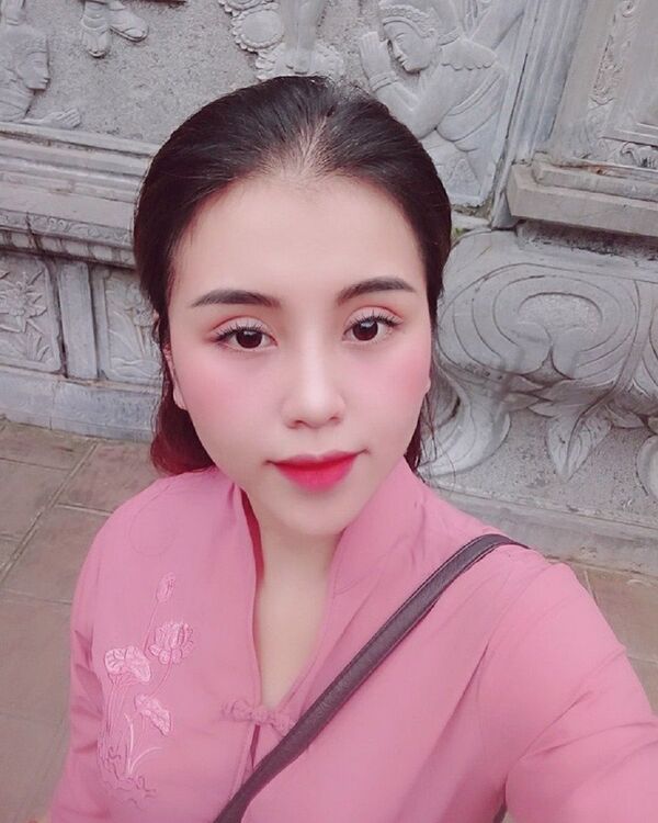 Thiếu nữ chụp ảnh khỏa thân, hở cả phần nhạy cảm bên hoa sen: Chơi ảnh nude phải văn minh! Thiếu nữ chụp ảnh khỏa thân, hở cả phần nhạy cảm bên hoa sen: Chơi ảnh nude phải văn minh! - Sputnik Việt Nam