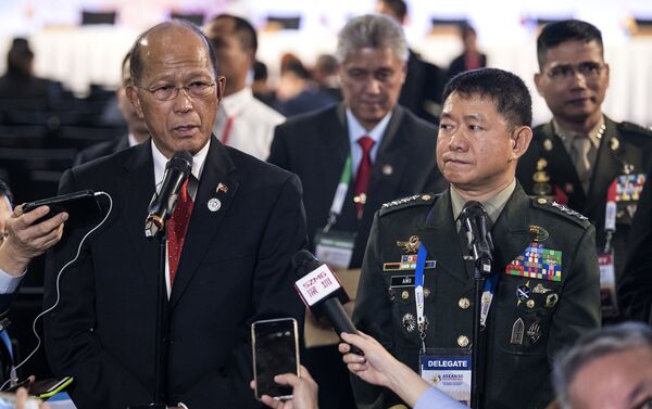 Philippines 'mắng' tàu cá Trung Quốc 'hành vi hèn nhát', cám ơn Việt Nam - Sputnik Việt Nam