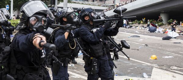 Cảnh sát trong cuộc đụng độ với người biểu tình ở Hồng Kông - Sputnik Việt Nam