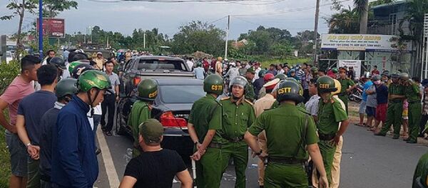 Hiện trường vụ giang hồ chặn xe công an - Sputnik Việt Nam