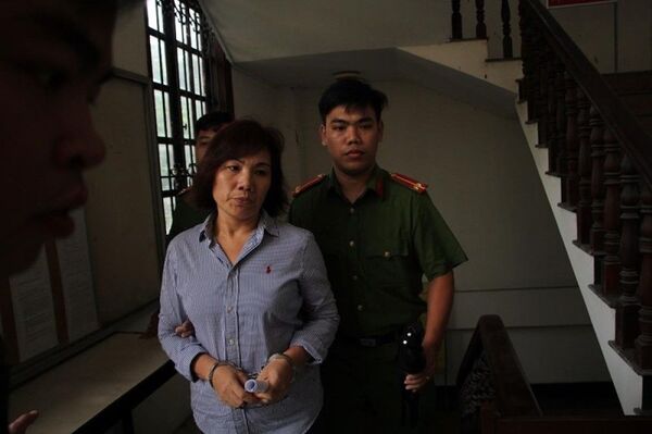 Nữ tài xế xe BMW gây tai nạn ở Hàng Xanh không có bằng lái - Sputnik Việt Nam