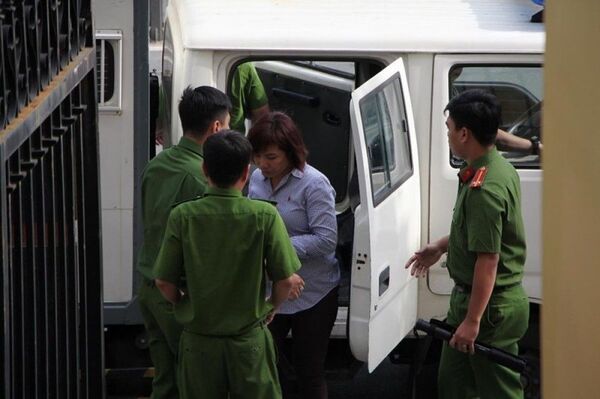 Nữ tài xế xe BMW gây tai nạn ở Hàng Xanh không có bằng lái - Sputnik Việt Nam