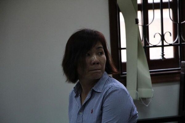 Nữ tài xế BMW gây tai nạn ở Hàng Xanh tiều tụy ra tòa - Sputnik Việt Nam