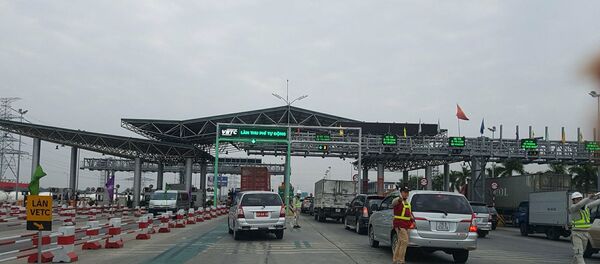 Làn thu phí tự động không dừng trên cao tốc Hà Nội - Bắc Giang. Làn thu phí tự động không dừng trên cao tốc Hà Nội - Bắc Giang. - Sputnik Việt Nam