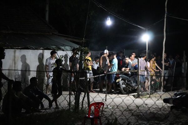 Vào tận nhà truy sát 3 cha con ở Quảng Nam: Công an nói gì về việc gọi mà không đến? - Sputnik Việt Nam