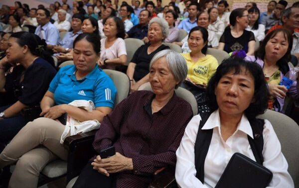 Cử tri chất vấn đại biểu về trách nhiệm trong sai phạm ở Thủ Thiêm - Sputnik Việt Nam