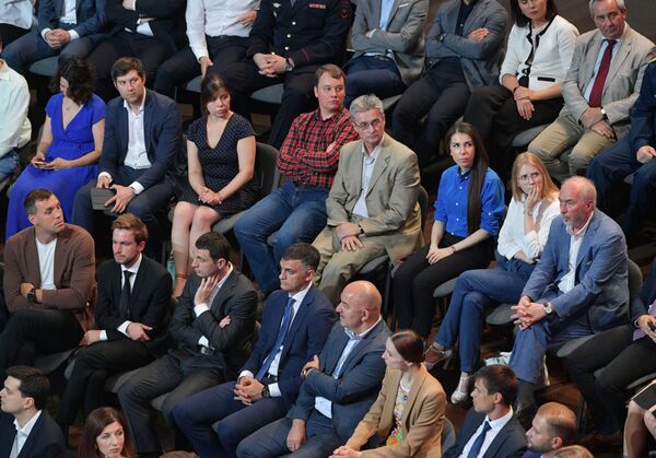 “Vững tâm về an ninh quốc gia, nỗ lực nâng cao mức sống. Nhưng trở lại XHCN là khó thành…” - Sputnik Việt Nam