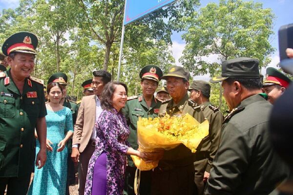Bộ trưởng Quốc phòng Campuchia: 'Sự giúp đỡ của Việt Nam không phải là xâm lược' Bộ trưởng Quốc phòng Campuchia: 'Sự giúp đỡ của Việt Nam không phải là xâm lược' - Sputnik Việt Nam
