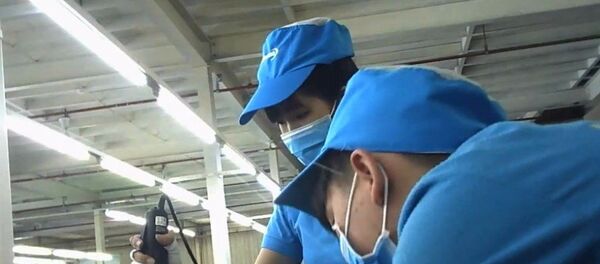 Lắp ráp tivi tại Nhà máy Asanzo trong Khu công nghiệp Vĩnh Lộc, Q.Bình Tân, TP.HCM Lắp ráp tivi tại Nhà máy Asanzo trong Khu công nghiệp Vĩnh Lộc, Q.Bình Tân, TP.HCM - Sputnik Việt Nam