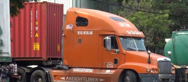 5h ngày 20-4, container CAIU7080... đến nhà máy Asanzo tại KCN Tân Bình. 8h xuống hàng. Hàng trong container là nồi cơm điện và ấm đun nước Asanzo do Công ty Phương Nguyên nhập từ Trung Quốc 5h ngày 20-4, container CAIU7080... đến nhà máy Asanzo tại KCN Tân Bình. 8h xuống hàng. Hàng trong container là nồi cơm điện và ấm đun nước Asanzo do Công ty Phương Nguyên nhập từ Trung Quốc - Sputnik Việt Nam