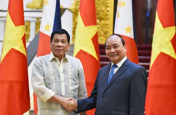 Thủ tướng Nguyễn Xuân Phúc và Tổng thống Philippines Duterte Thủ tướng Nguyễn Xuân Phúc và Tổng thống Philippines Duterte - Sputnik Việt Nam