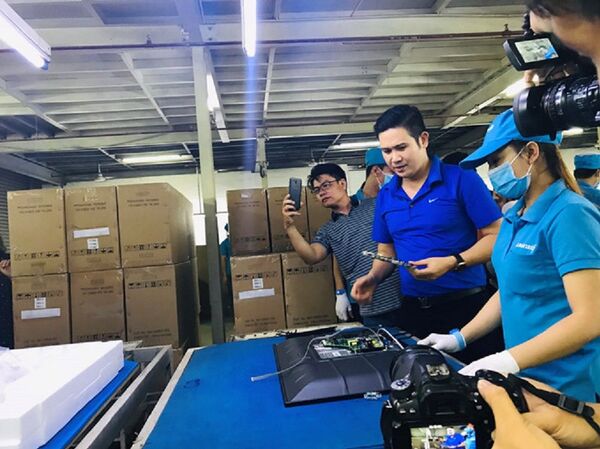 Hàng Trung Quốc 'đội lốt' hàng Việt: Ông chủ Asanzo đổ lỗi cho nhà cung cấp linh kiện Hàng Trung Quốc 'đội lốt' hàng Việt: Ông chủ Asanzo đổ lỗi cho nhà cung cấp linh kiện - Sputnik Việt Nam